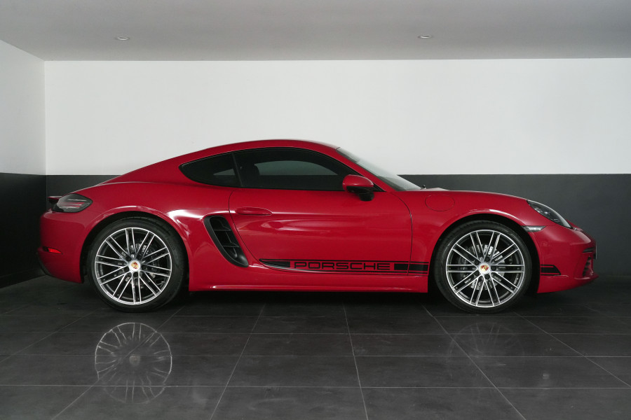 2024 Porsche 718 Cayman Coupe Image 25