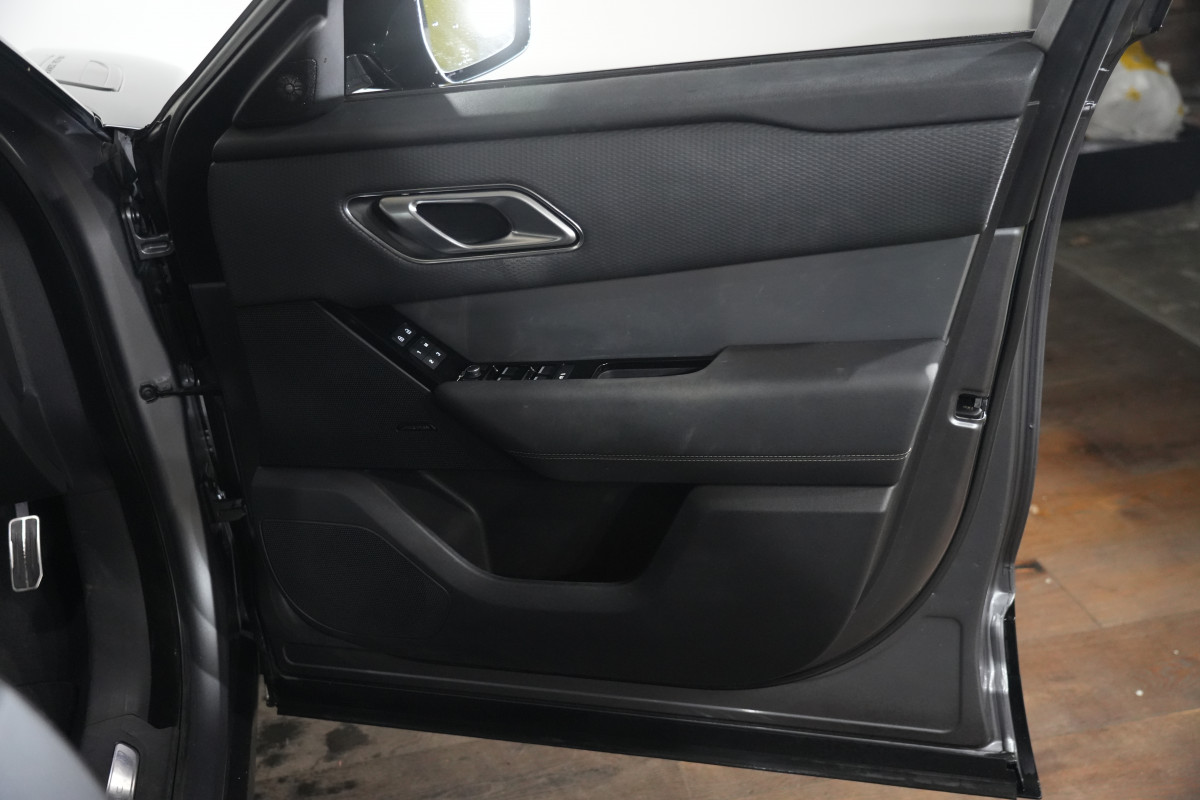 2023 Land Rover Range Rover Velar L560 P250 R-Dynamic SE SUV