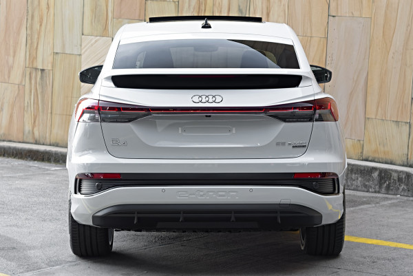 2025 Audi Q4 e-tron F4 55 SUV image 5
