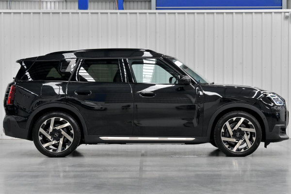 2024 MY25 MINI Countryman U25 SE Favoured SUV image 3
