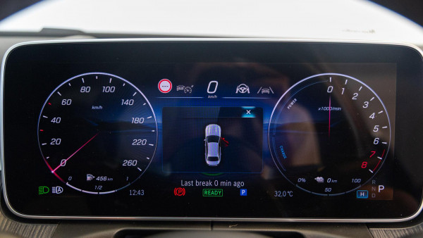 2025 Mercedes-Benz C-Class W206 C350 e Sedan image 13