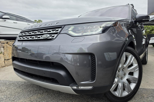 2018 Land Rover Discovery Series 5 HSE Luxury SUV Image 2