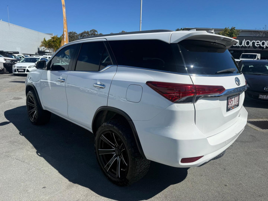 2016 Toyota Fortuner GUN156R Crusade SUV Image 9