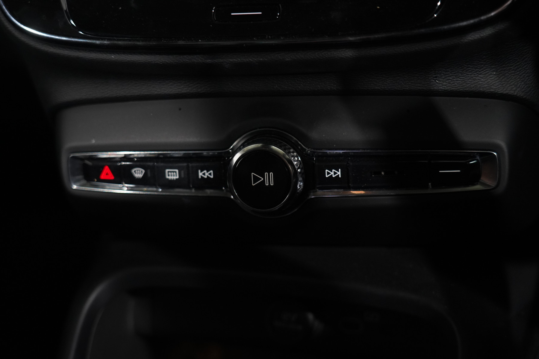 2022 Volvo Xc40 Ultimate B5 Dark Mhev SUV Image 19