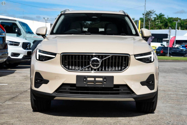 2024 MY25 Volvo XC40 XZ Ultra B4 Bright SUV Image 2