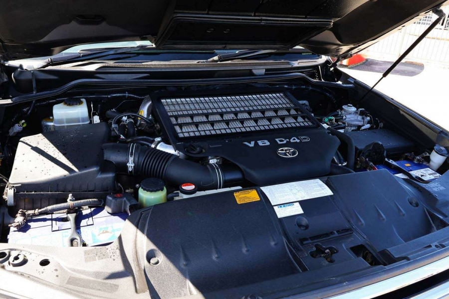 2016 Toyota LandCruiser VDJ200R VX SUV Image 18