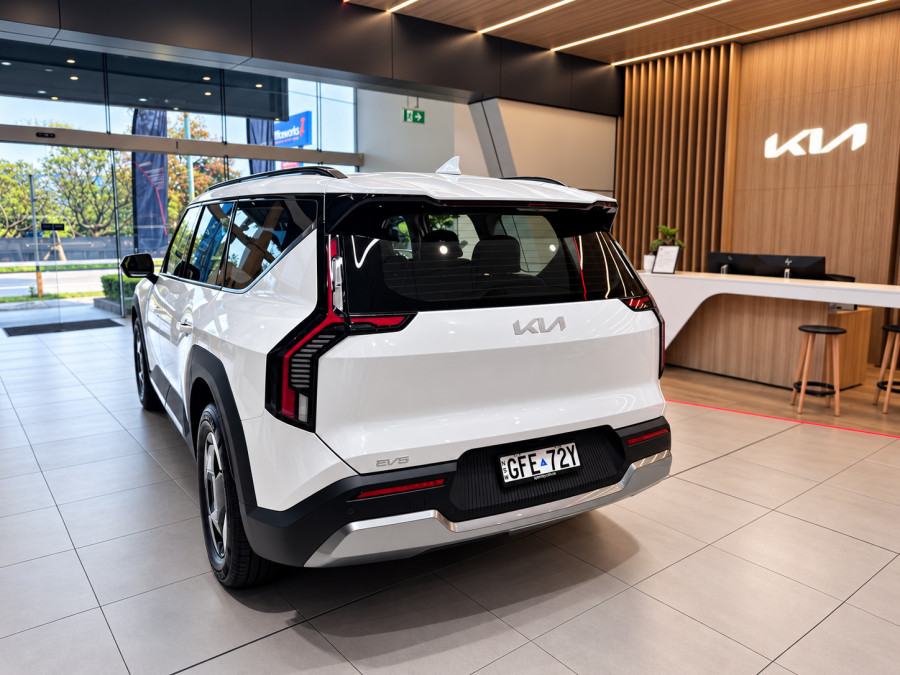2026 Kia EV9 MV Air SUV Image 7