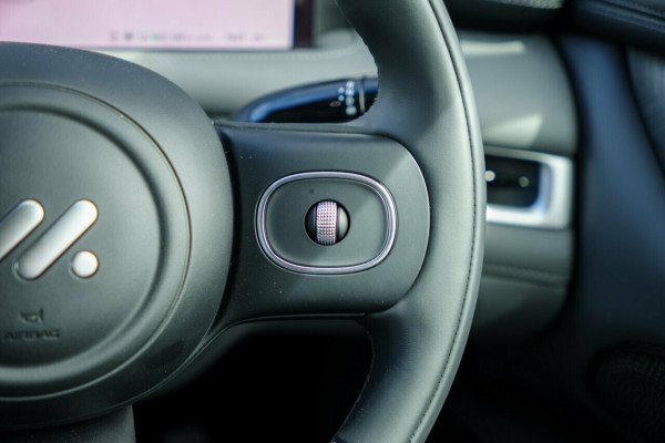 2025 MG IM6 S12L Premium SUV Image 13