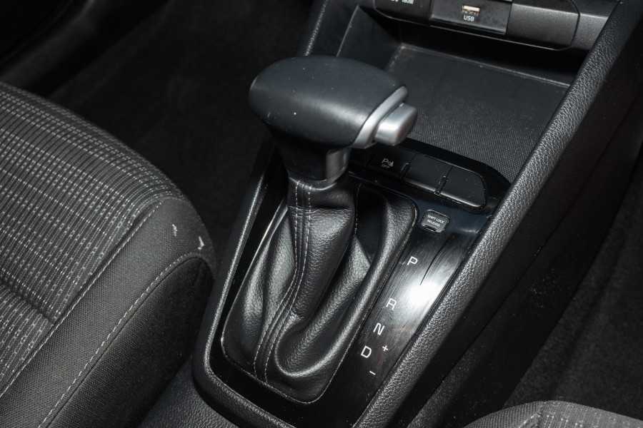 2021 MY22 Kia Stonic YB Sport SUV Image 13