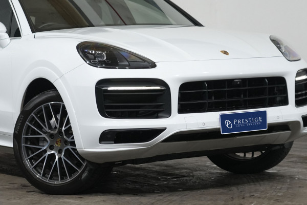 2018 Porsche Cayenne SUV image 2