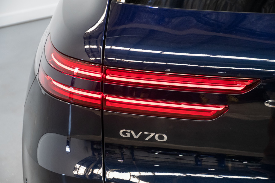 2023 Genesis GV70 2.5t Awd SUV Image 11