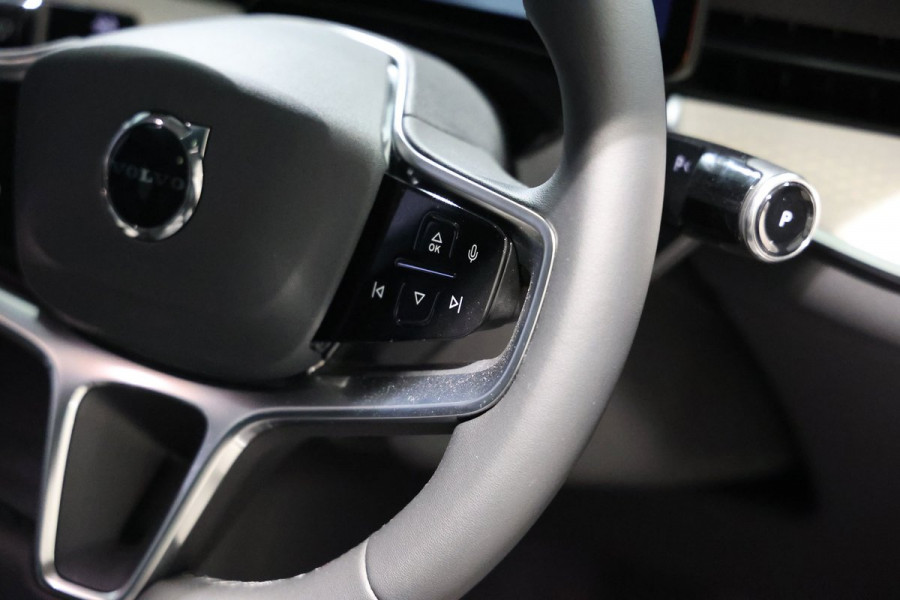 2026 Volvo EX90  Ultra Twin Motor Performance SUV Image 9