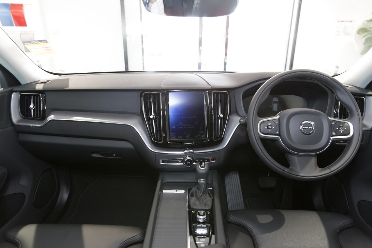 2019 MY20 Volvo XC60 UZ T5 Momentum SUV Image 6