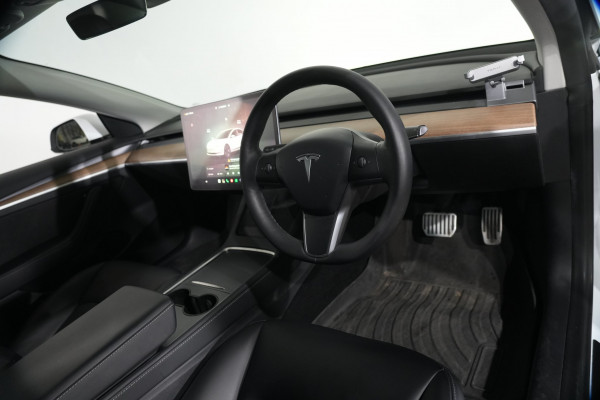 2022 Tesla Model 3  Rear-Wheel Drive Sedan Image 10