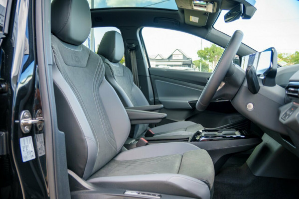 2025 Volkswagen ID. 5 E2 Pro SUV Image 17