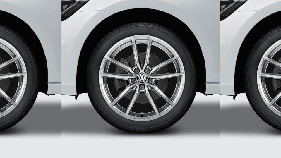 18" Pretoria alloy wheel in sterling silver