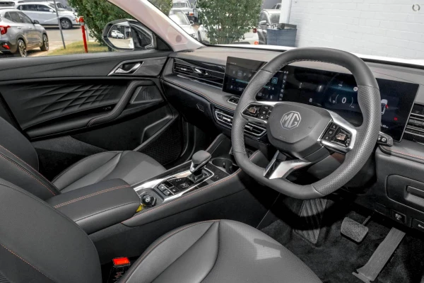 2025 MG HS AS33 Essence Hybrid+ SUV Image 6