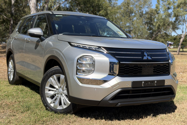 2026 Mitsubishi Outlander ZM ES SUV Image 1