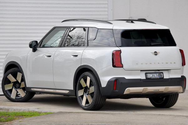2026 MINI Countryman U25 E Favoured SUV image 2