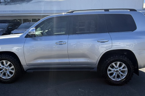 2019 Toyota LandCruiser VDJ200R VX SUV Image 6