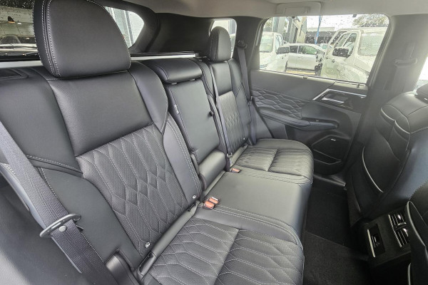 2025 Mitsubishi Outlander ZM Exceed SUV Image 11
