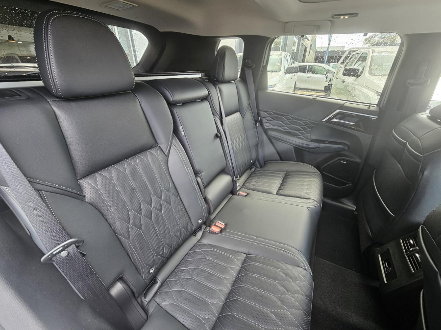 2025 Mitsubishi Outlander ZM Exceed SUV Image 11