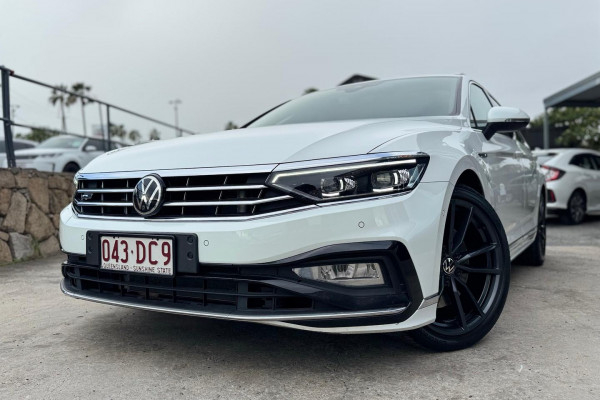 2021 Volkswagen Passat B8 206TSI R-Line Wagon Image 2