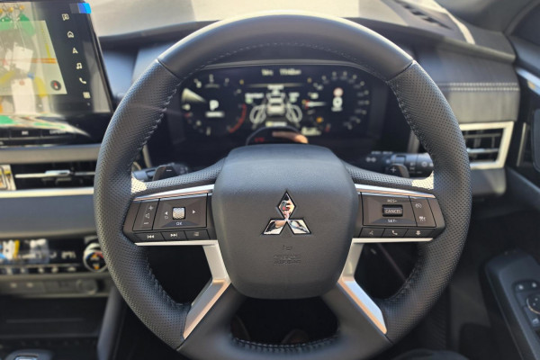 2026 Mitsubishi Outlander ZM Black Edition SUV Image 31