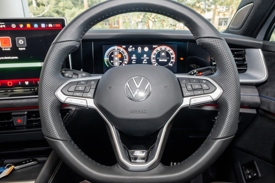 2026 Volkswagen Tayron R4 200TSI eHybrid R-Line SUV Image 10