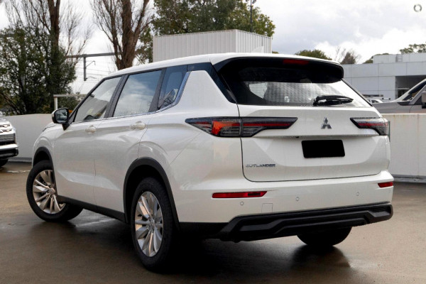 2025 Mitsubishi Outlander ZM ES SUV Image 4