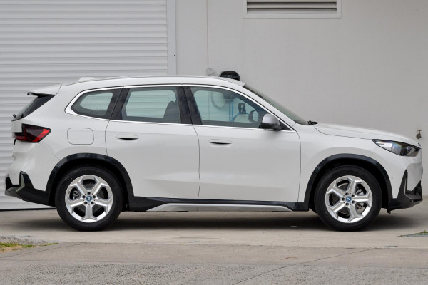 2025 BMW iX1 U11 eDrive20 xLine SUV image 3
