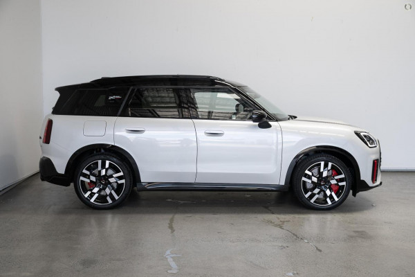 2025 MINI Countryman U25 JCW Favoured SUV image 2