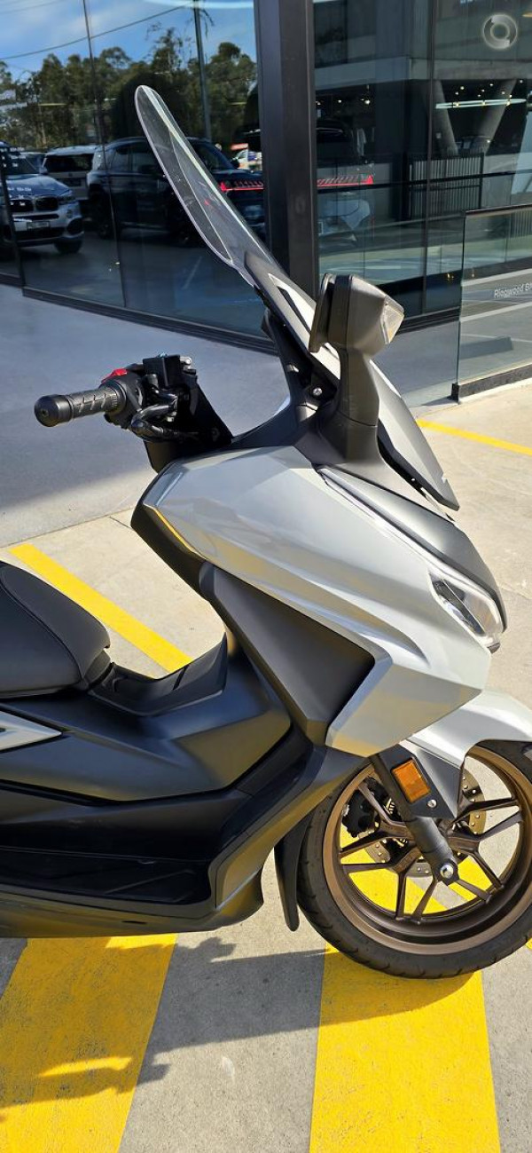 2025 Honda Forza 350 (NSS350) Forza image 4