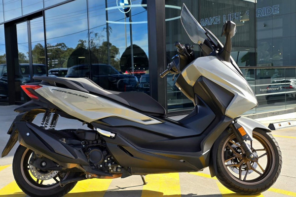 Honda Forza 350 (NSS350) Forza