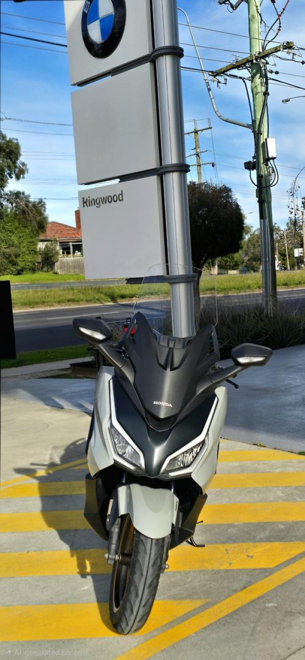 2025 Honda Forza 350 (NSS350) Forza image 23