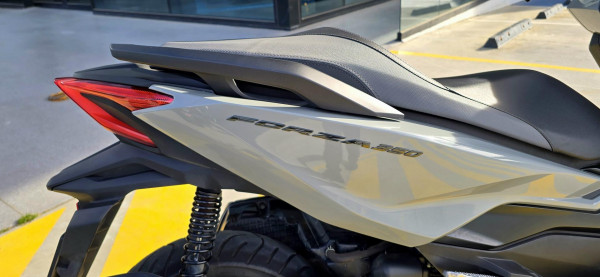 2025 Honda Forza 350 (NSS350) Forza image 8