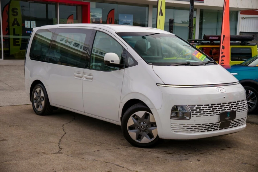 2022 Hyundai Staria US4.V1  People Mover Image 1