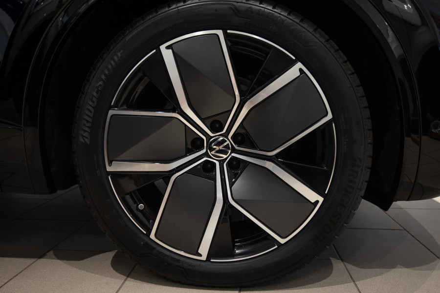 2024 Volkswagen Touareg RC 210TDI R-Line SUV Image 12
