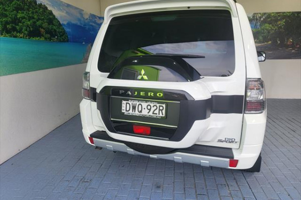 2017 Mitsubishi Pajero NX  GLX Wagon Image 5