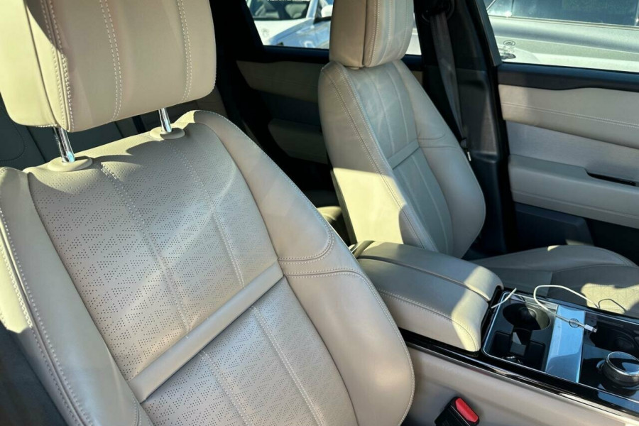 2017 MY18 Land Rover Range Rover Velar L560 R-Dynamic HSE SUV Image 14