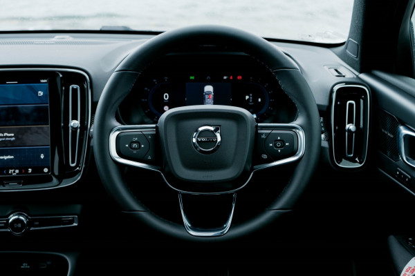 2023 Volvo XC40 XZ Ultimate B5 Dark SUV Image 6