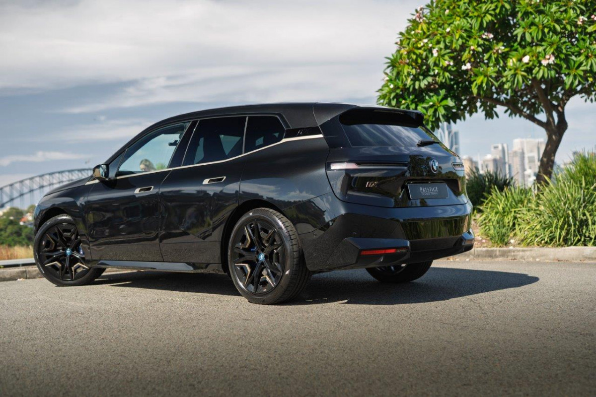2022 BMW Ix M60 SUV Image 2
