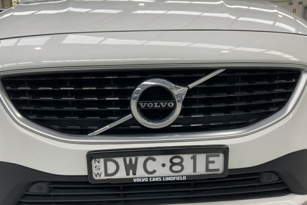 2016 MY17 Volvo V40 M Series MY17 T5 Adap Geartronic R-Design Hatch Image 5