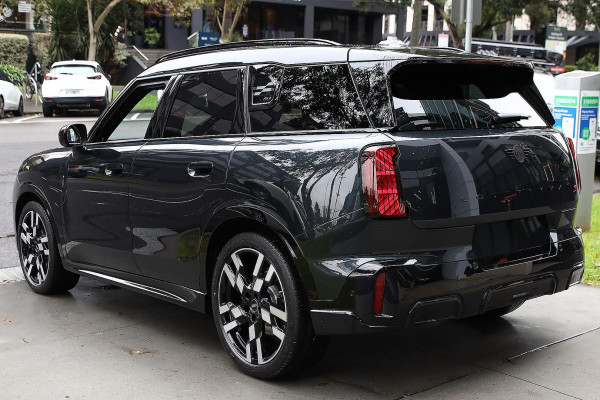 2026 MINI Countryman U25 S JCW Sport SUV image 9