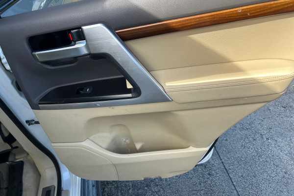 2016 Toyota LandCruiser VDJ200R Sahara SUV Image 34
