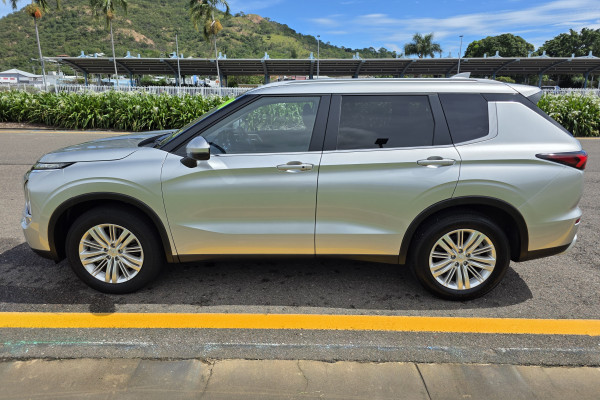 2023 MY24 Mitsubishi Outlander ZM LS SUV