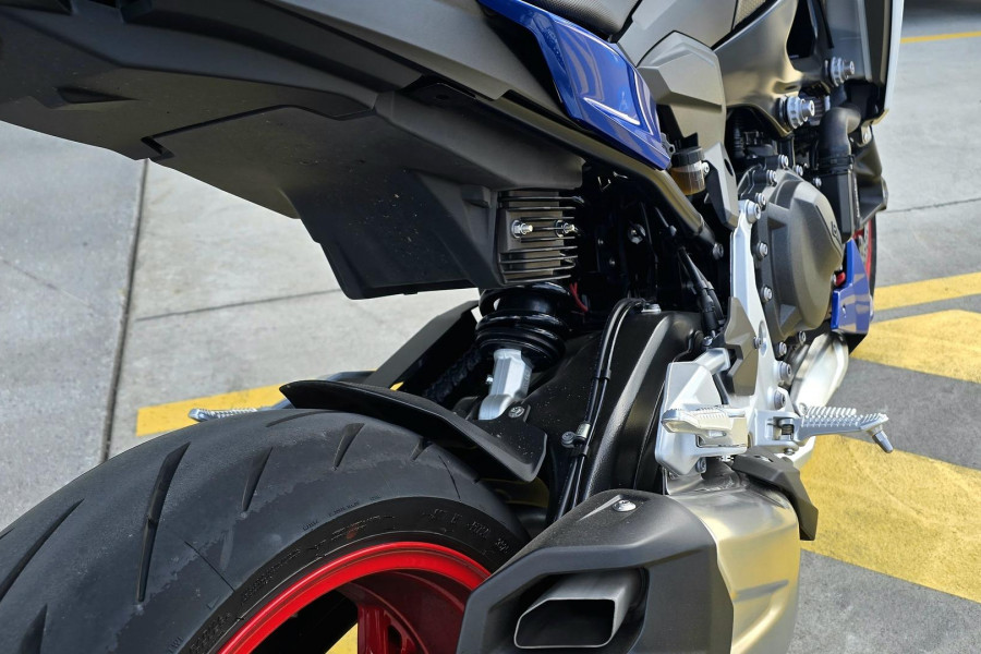 2026 BMW F 900 R Sport F 900