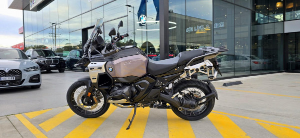 2026 BMW R 1300 GS Adventure Triple Black R 1300 image 15