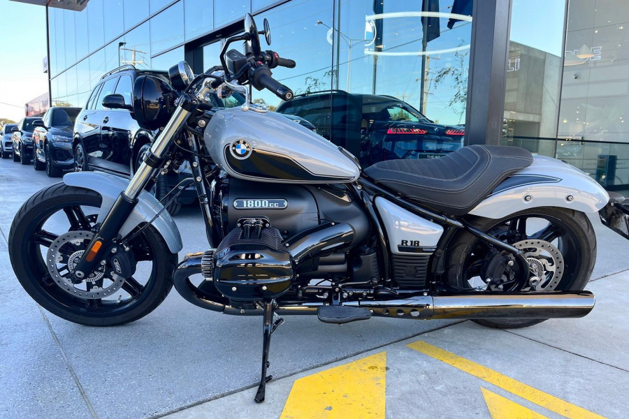 2025 BMW R 18 Blacked Out R 18