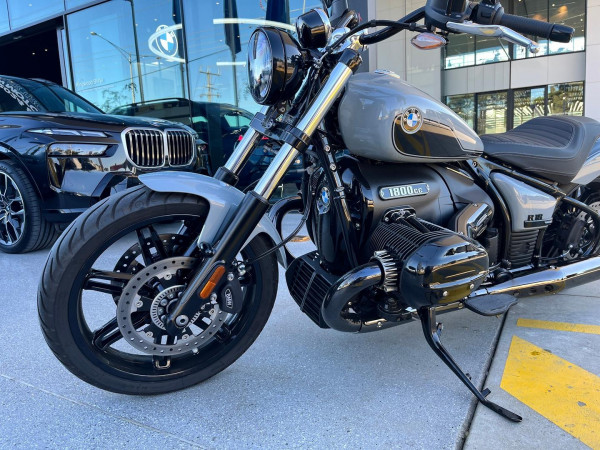 2025 BMW R 18 Blacked Out R 18 image 13